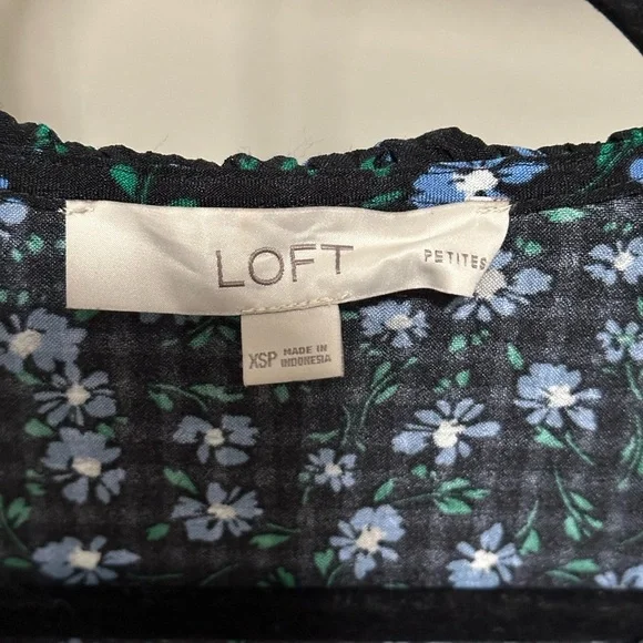 Loft Women’s Black and Blue Floral Ruffled Longsleeve Blouse size XS Petite - Picture 5 of 9